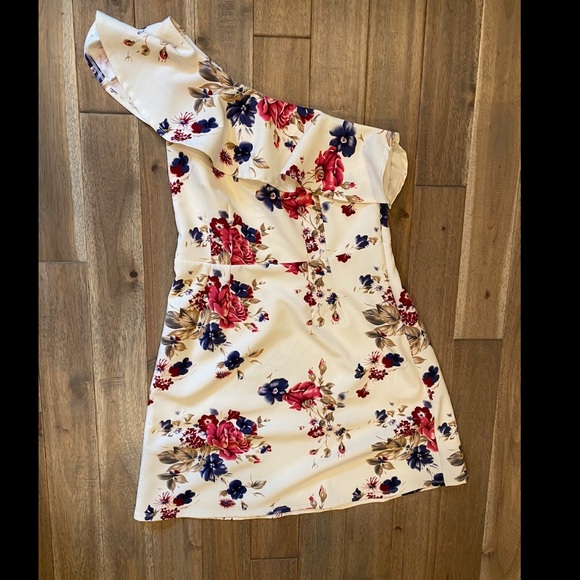 Suzy Shier Dresses & Skirts - Suzy Shier Skater Dress 👗